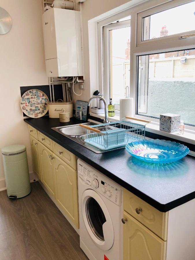 Beautiful Victorian Terraced House Villa อีสต์บอร์น ภายนอก รูปภาพ