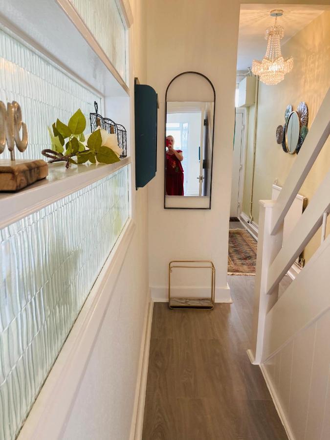 Beautiful Victorian Terraced House Villa อีสต์บอร์น ภายนอก รูปภาพ