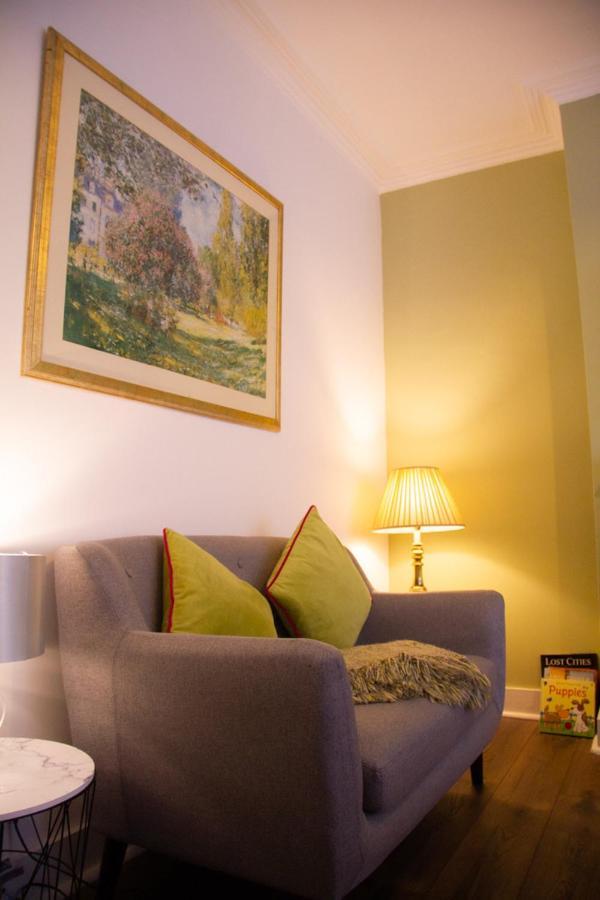 Beautiful Victorian Terraced House Villa อีสต์บอร์น ภายนอก รูปภาพ