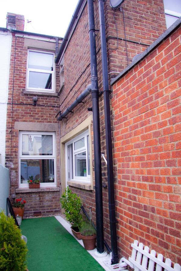 Beautiful Victorian Terraced House Villa อีสต์บอร์น ภายนอก รูปภาพ
