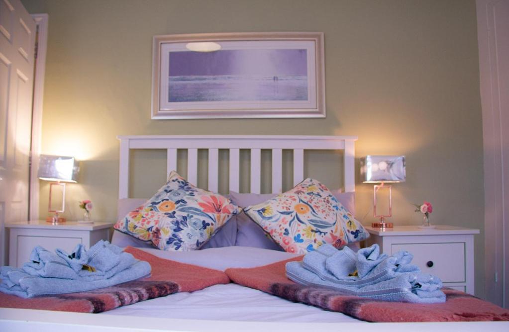 Beautiful Victorian Terraced House Villa อีสต์บอร์น ภายนอก รูปภาพ